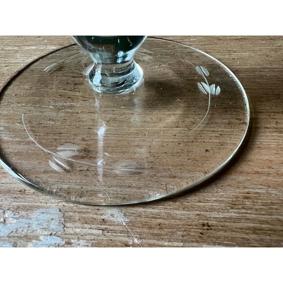 Vintage 1950s Fluted Glass Bulb Flower Vase w/Etched Daisy Print Stem Glassware - Picture 8 of 8